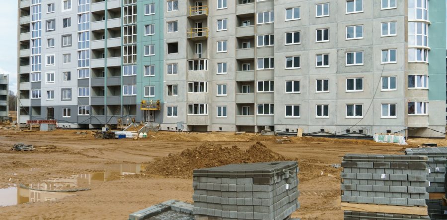 Stopy procentowe spadają, a deweloperzy szykują się na wzrost popytu